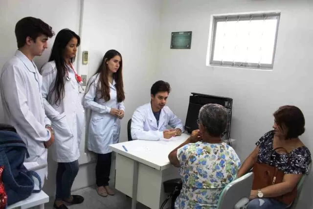 Faculdade oferece atendimento médico gratuito em Salvador