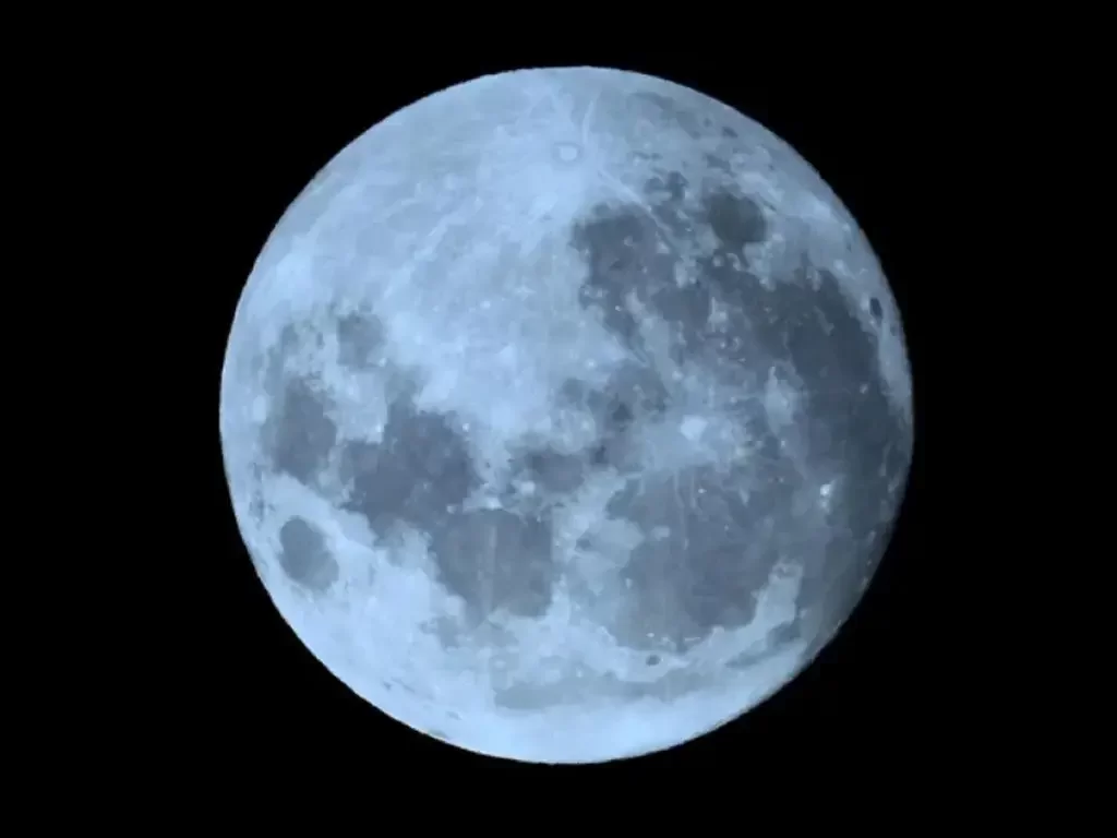 Superlua azul ilumina no céu nesta quarta-feira (30)