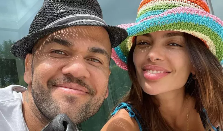 Esposa de Daniel Alves teria desistido do divórcio, revela TV espanhola