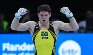 Brasileiro Diogo Soares brilha e faz história na ginástica artística