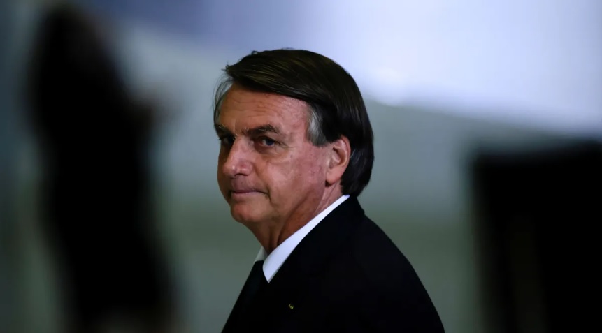 A Polícia Federal investiga o ex-presidente Jair Bolsonaro (PL).