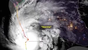 O México está em alerta após o furacão Norma continuar seu curso em direção ao noroeste do país nesta sexta-feira (20).