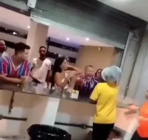 SURREAL! Torcedor do Bahia agride atendente de bar na Arena Fonte Nova