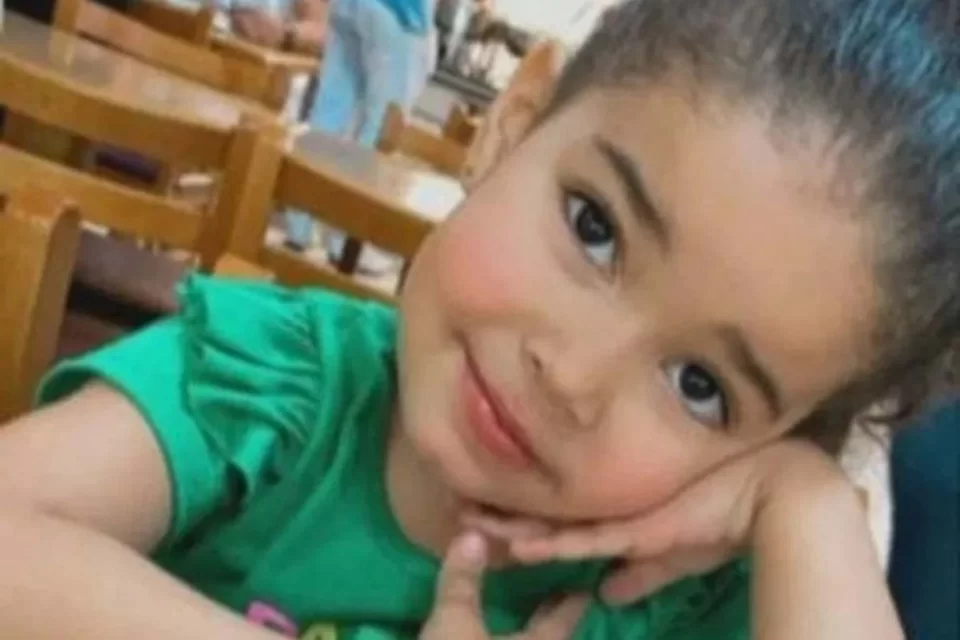 Justiça do Rio de Janeiro torna PRFs réus por morte da menina Heloísa, de 3 anos