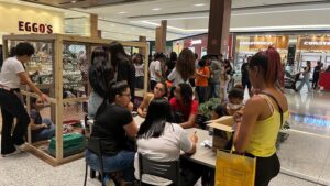 Feira de adoção e vacinação gratuita de pets movimentam shopping de Lauro de Freitas