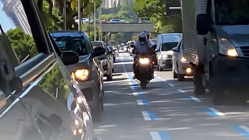 Prefeitura implantará faixa exclusiva para motocicletas em Salvador